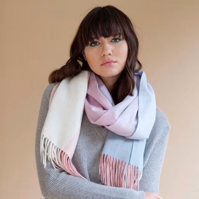 Qi New York Buffalo Check Scarf - Pink