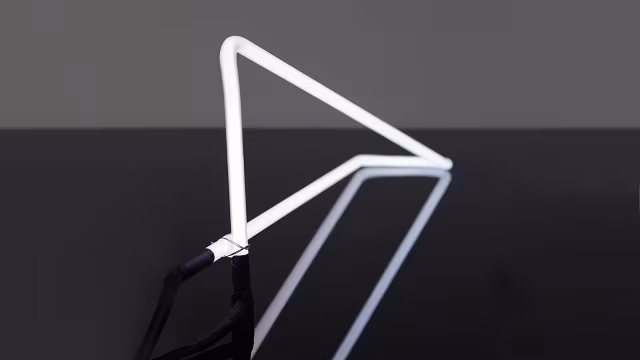 Tetra Desk Light by POD Design_4