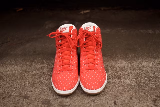 Nike Women's Dunk Sky Hi Print Hyper Red_4