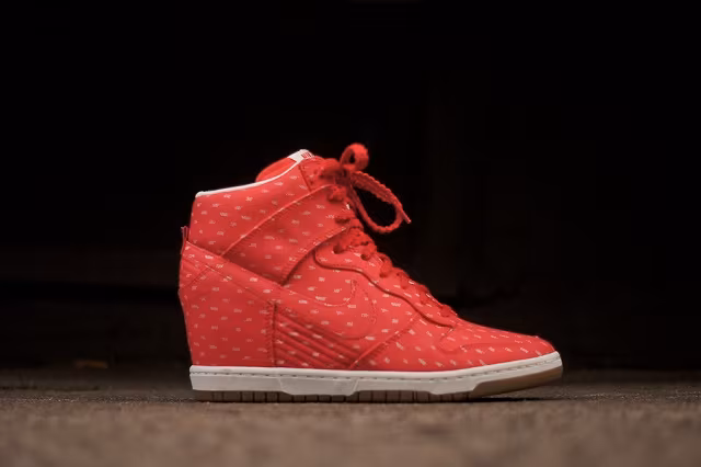 Nike Women's Dunk Sky Hi Print Hyper Red_5