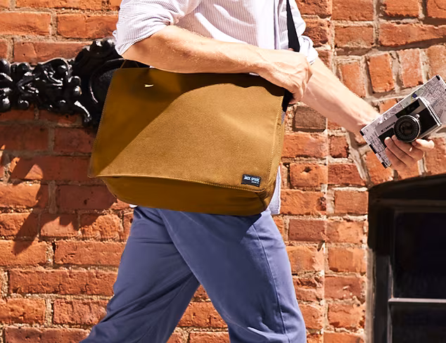 Easy to Carry: The Messenger Bag at MYHABIT