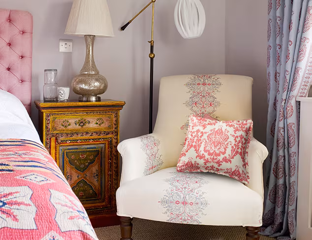 Traditional Elegance: A Vintage-Inspired Bedroom at MYHABIT