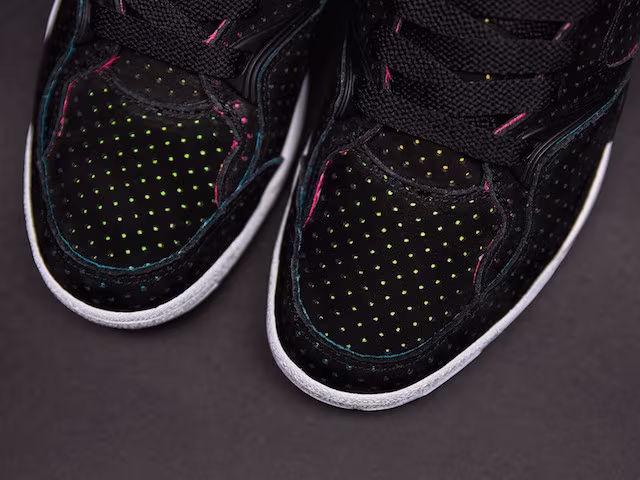 Sneakersnstuff x Reebok The Pump Blacklights_3