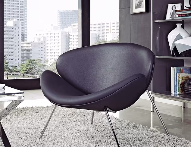 Color Contrast Black & White at MYHABIT